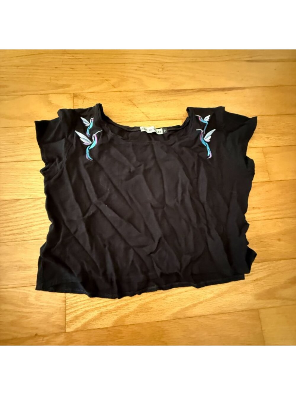 Isis Meireles Women's Petite Small Black Hummingbird Rayon Short Sleeve Crop Top